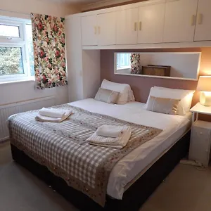 Two Bedroom Corporate And Family With Parking - Orbitat Cambridge (Cambridgeshire)
